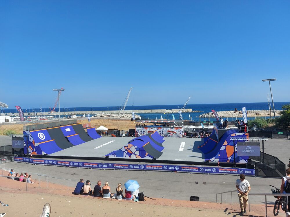 La rampa de Extreme Barcelona junto al mar, en el Parc del Fòrum